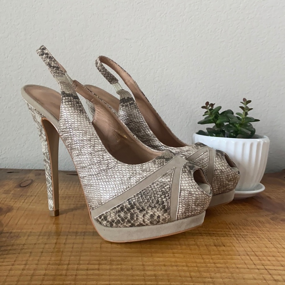 Snake skin patterned peep toe heels (NWOT)